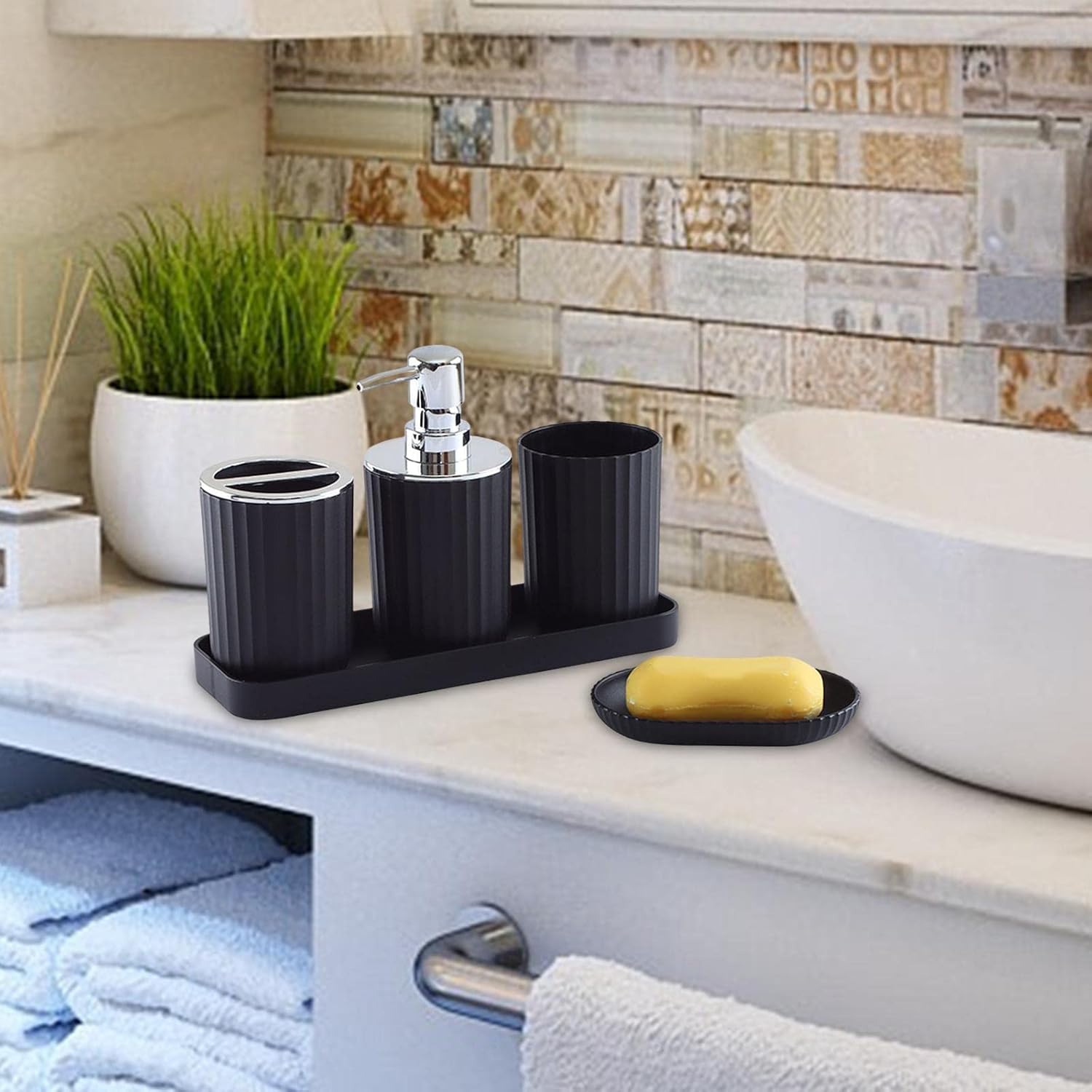 Bothyi 5 Piece Modern Bathroom Accessory Set Black