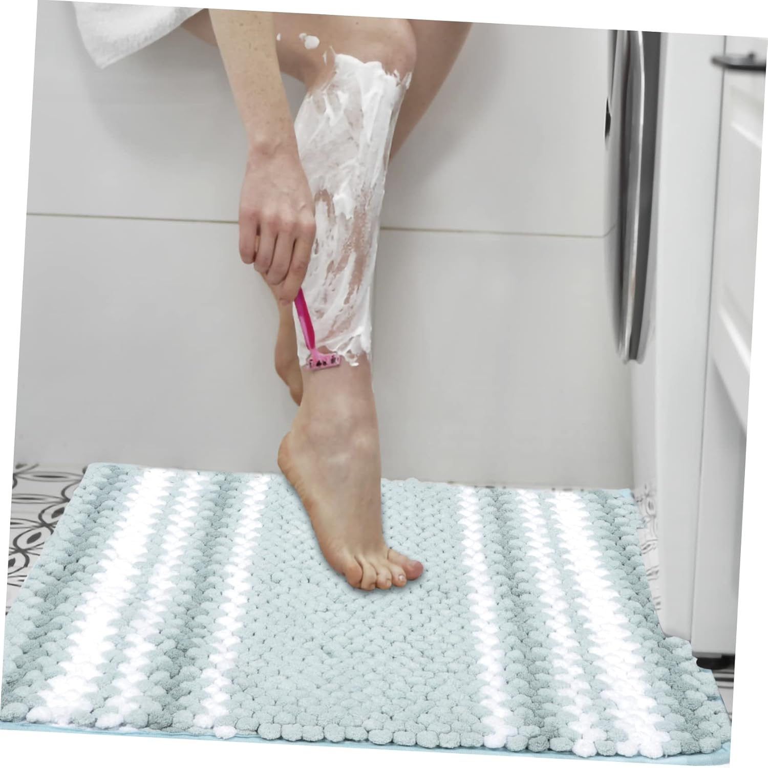 Ciieeo Non-Slip Bath Rug with Absorbent Design